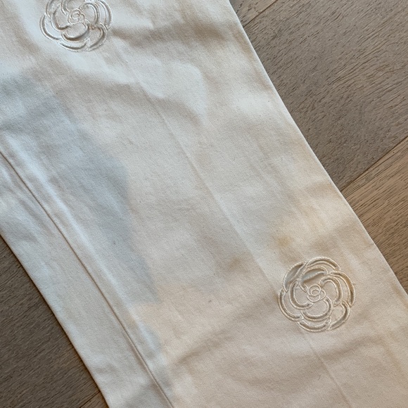 RARE🤍CHANEL 03C Camellia Flower 90’s Baggy Laser Cut Barrel White Vintage Jeans - Picture 9 of 16